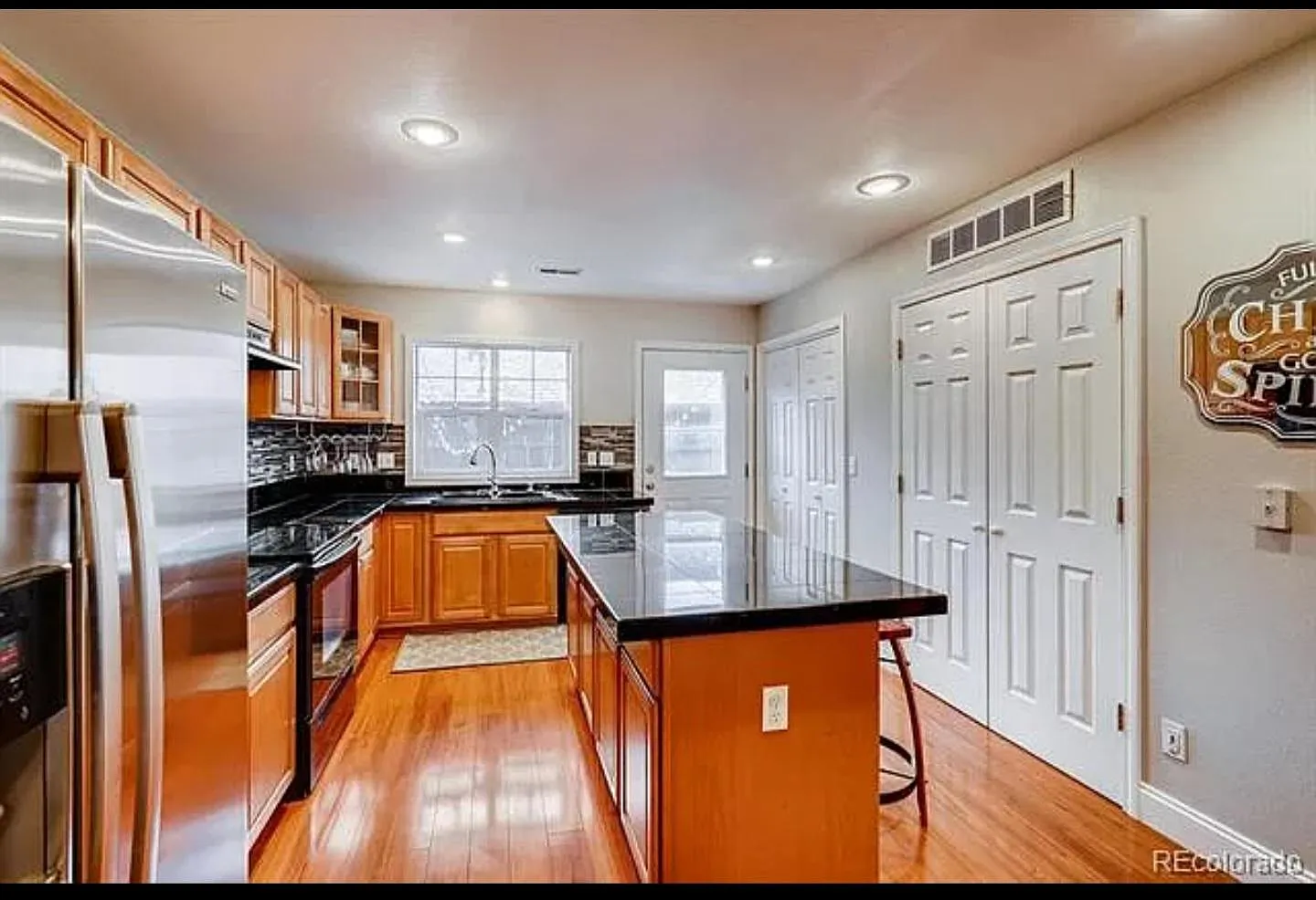 8847 Lowell Way — Photo 2