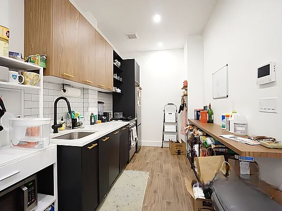 4th image of 61 Troutman St Unit 2B