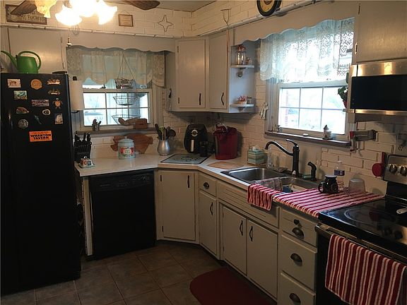 2nd image of 8 Williams Dr