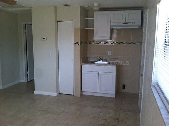 5th image of 1560 S Jefferson Ave