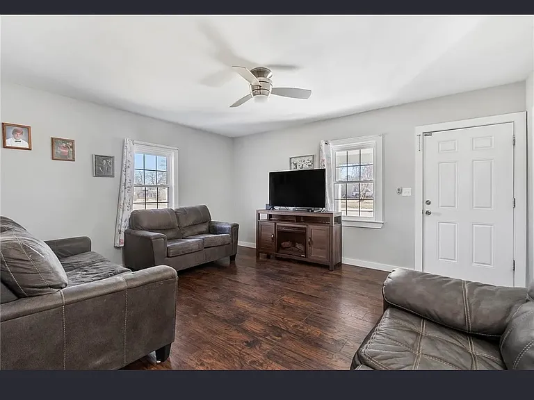 2202 S Elm St — Photo 7