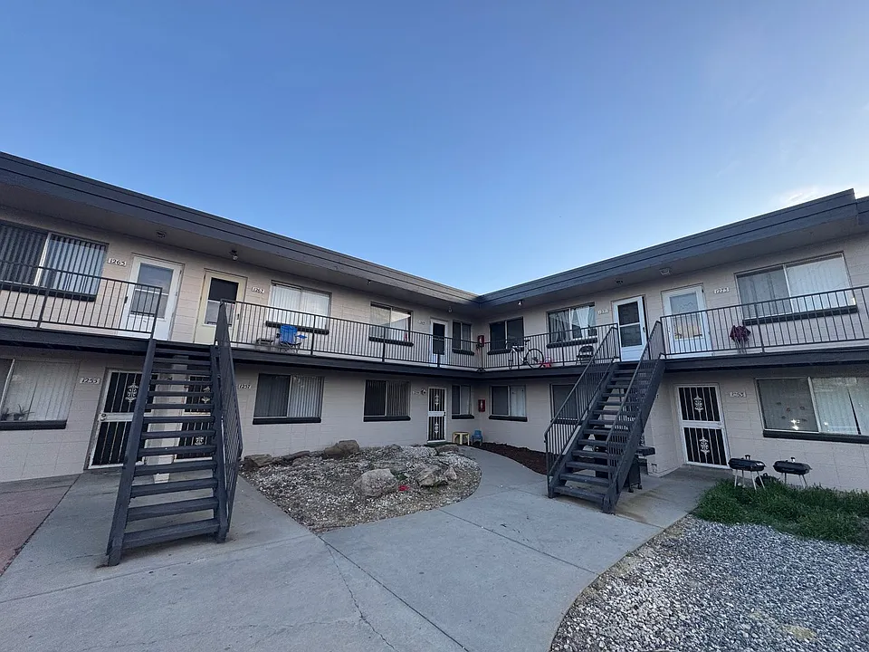 Highland Square Apartments