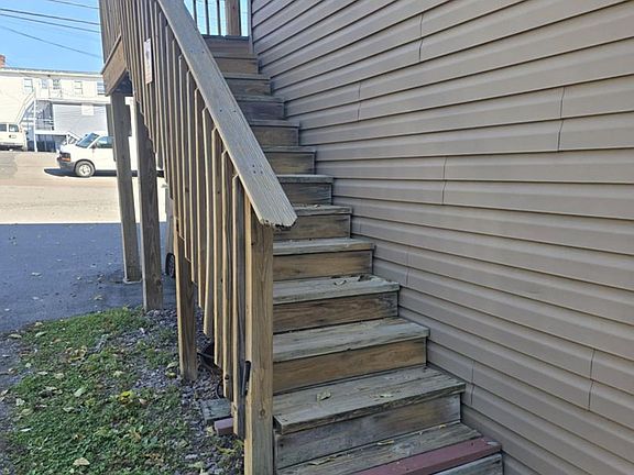 2nd image of 135 N Mechanic St #135