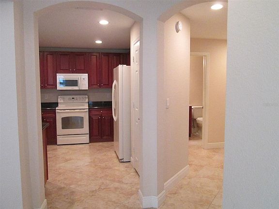 3rd image of 240 W End Dr Unit 811