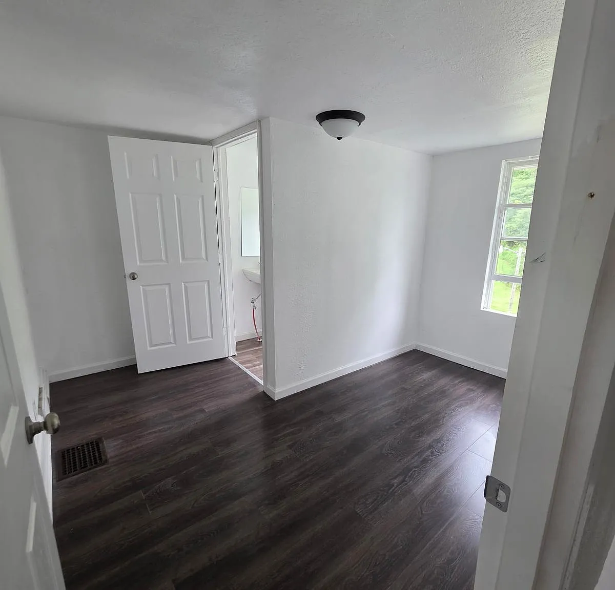 861 Koehler Ave — Photo 3