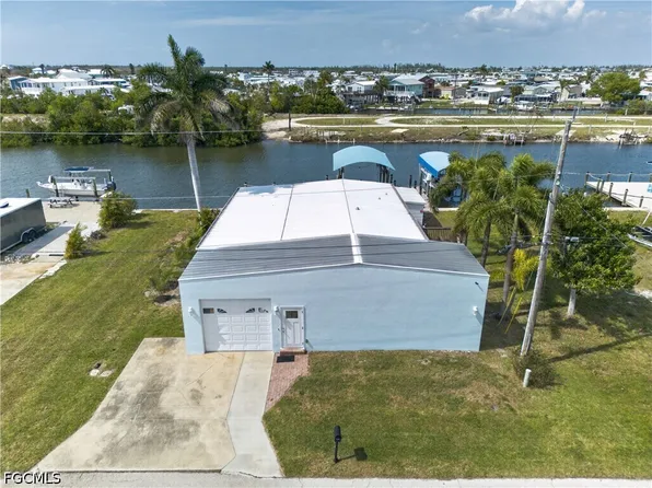 3864 Royal Palm Dr, Saint James City, FL 33956