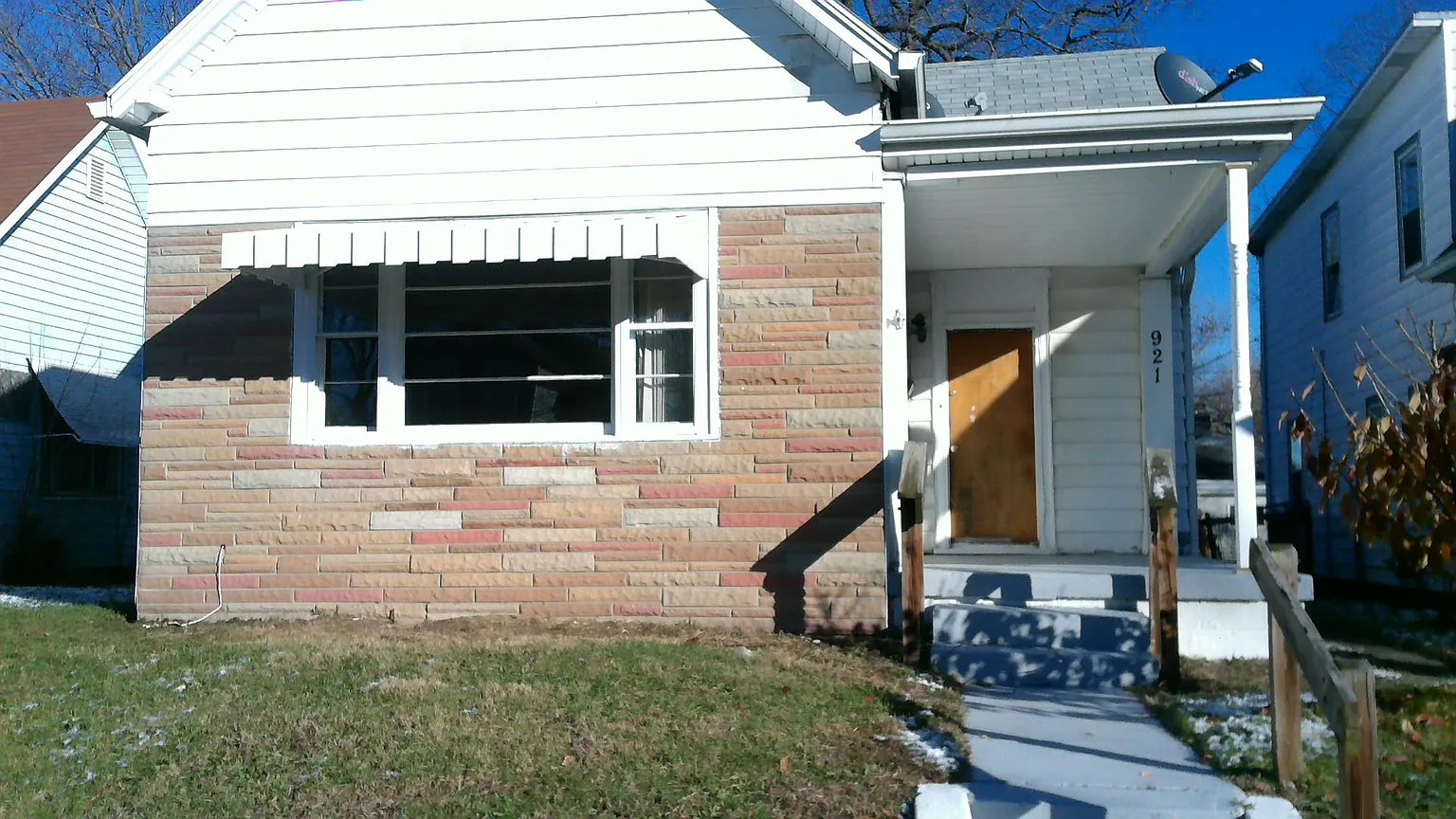 921 N Sheffield Ave photo 1