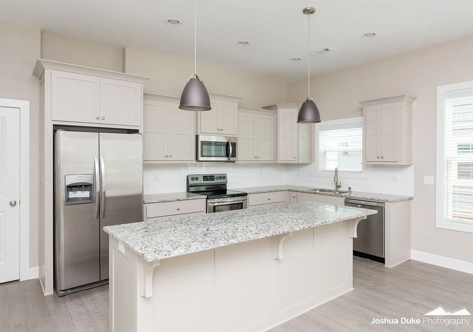 Pre-Leasing 8/10/27 - 4 Bedroom 4.5 Bathroom House — Photo 2