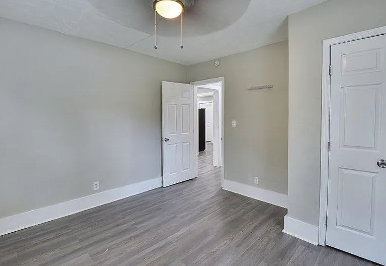 1888 Vesta Ave — Photo 13