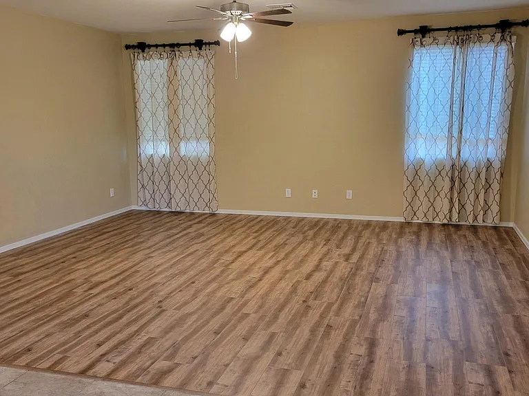 3907 S Vineyard Ave — Photo 5