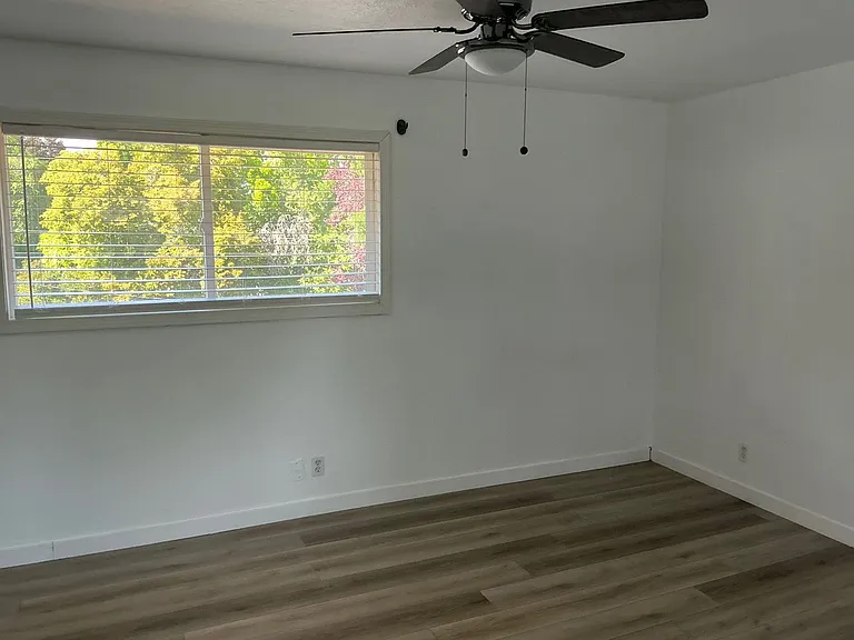 167 SW Ebberts Ave — Photo 7