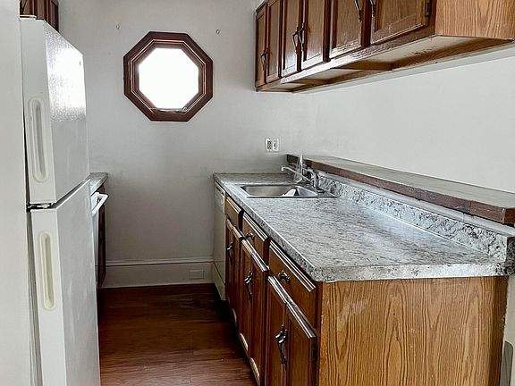 5th image of 61 Yorkshire Dr