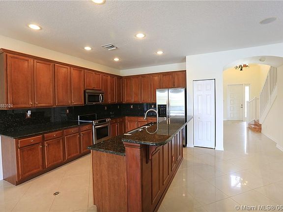 4th image of 19155 Stonebrook St #19155