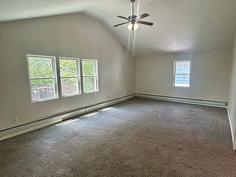 558 Columbia Ave — Photo 2