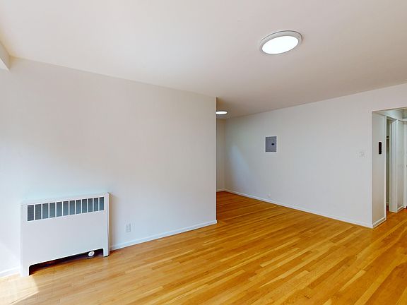 5th image of 700 Church St APT 209