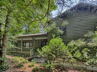 307 Main St, Fairview, NC 28730