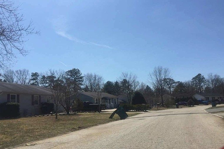 2nd image of 5914 Maple Dr