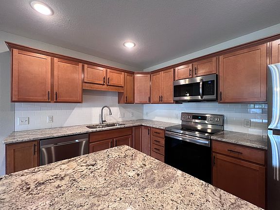 3rd image of 3253 Gateway Dr Unit 6