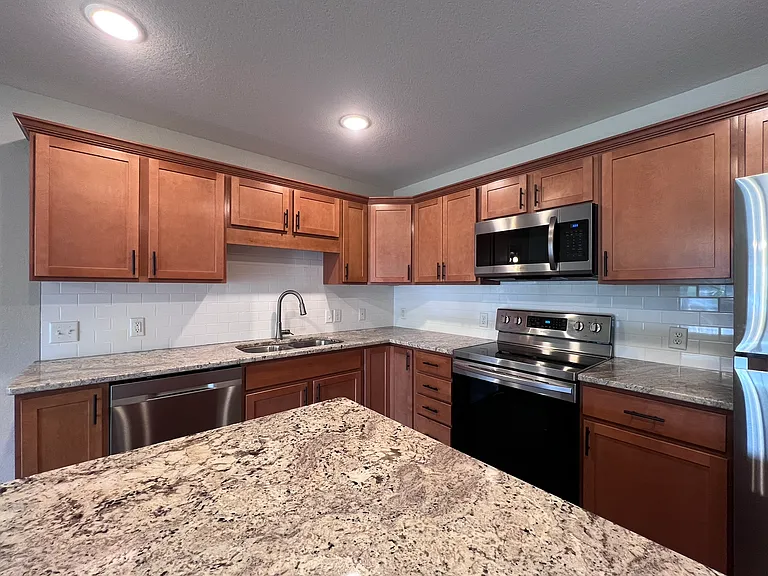 3253 Gateway Dr #6 — Photo 3