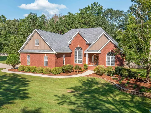 105 Blue Lakes Dr, Gadsden, AL 35901