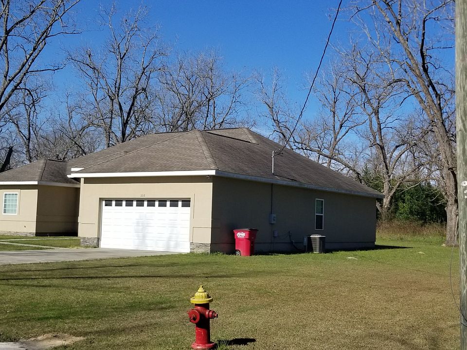 2nd image of 208 Marion St