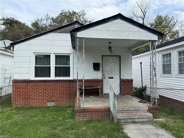 126 Ash Ave, Newport News, VA 23607