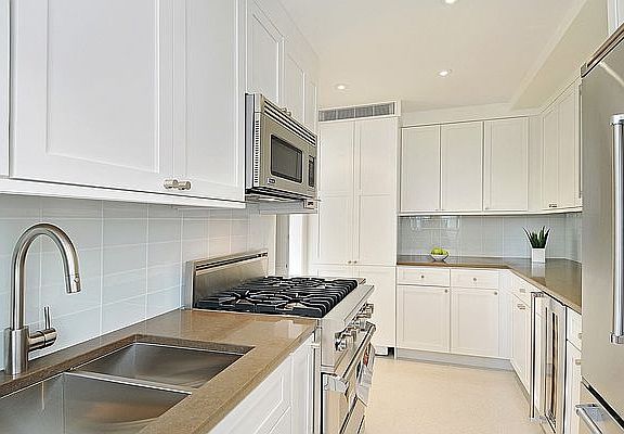 5th image of 200 E 66th St APT D0804