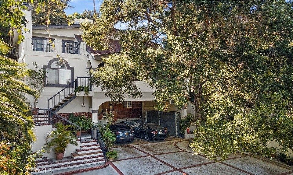 1st image of 1333 Cambridge Dr