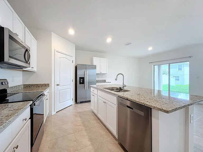 1043 Cascade Dr — Photo 7