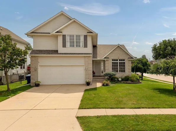 6603 Brookview Ln, Davenport, IA 52806