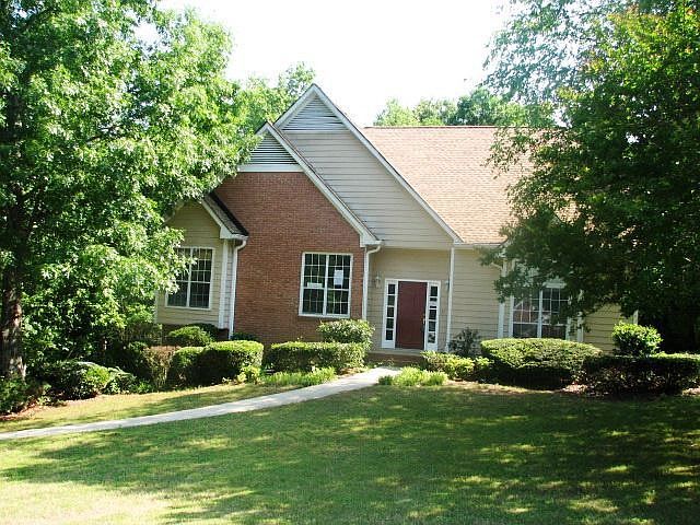 1980's ranch style home in established neighborhood, on a full finished basement