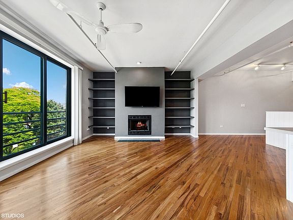 5th image of 2011 W Belmont Ave APT 305