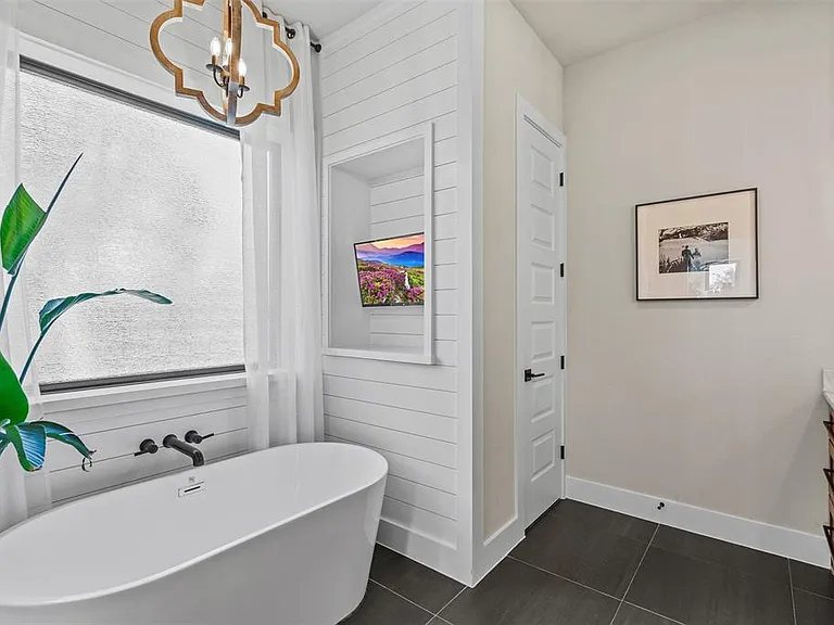 316 Stockman Dr — Photo 4