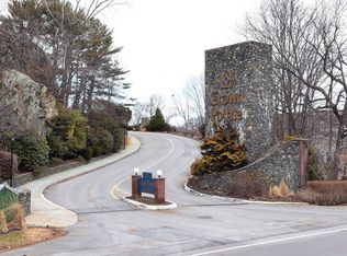 406 Paradise Rd APT 2Q, Swampscott, MA 01907