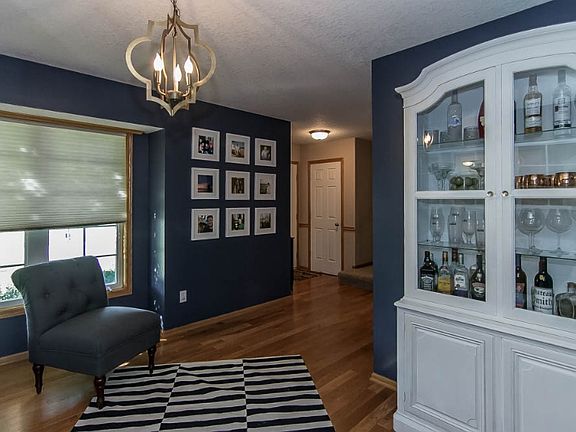 4th image of 6121 Woodland Dr