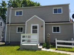 645 Ruth St, Bridgeport, CT 06606