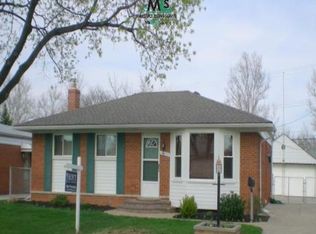 30834 S Iroquois Dr, Warren, MI 48088