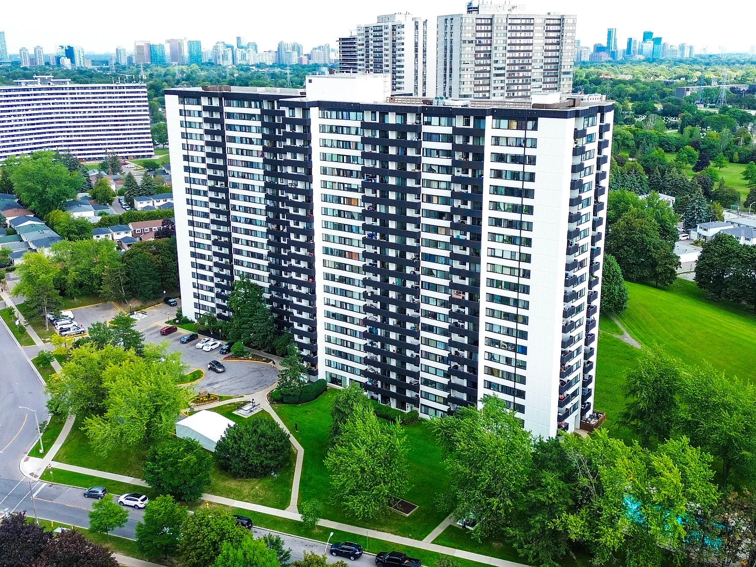 300 Antibes Drive — Photo 4