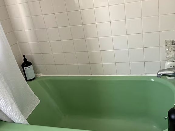 2nd image of 940 Wootton St Floor 2