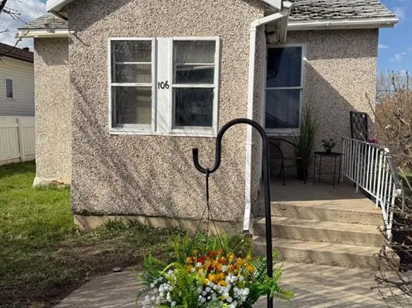 106 S 2nd Ave E, Bow Island, AB T0K 0G0