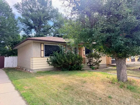 819 W 8th St N, Lethbridge, AB T1H 1Z2