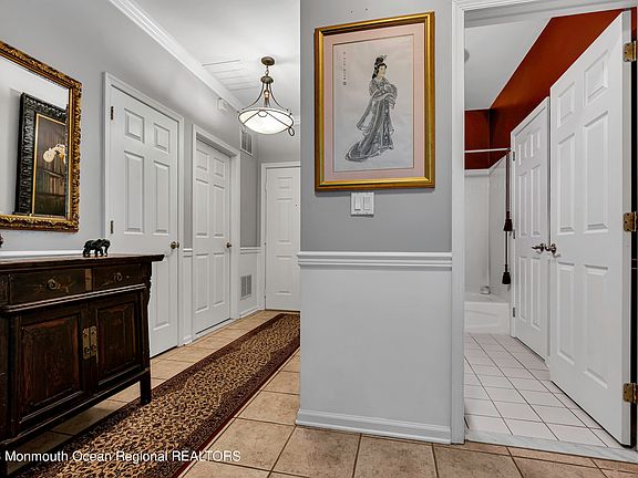 5th image of 536 Saint Andrews Pl
