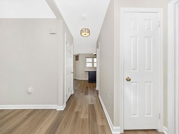 3rd image of 6634 Rockridge Rd