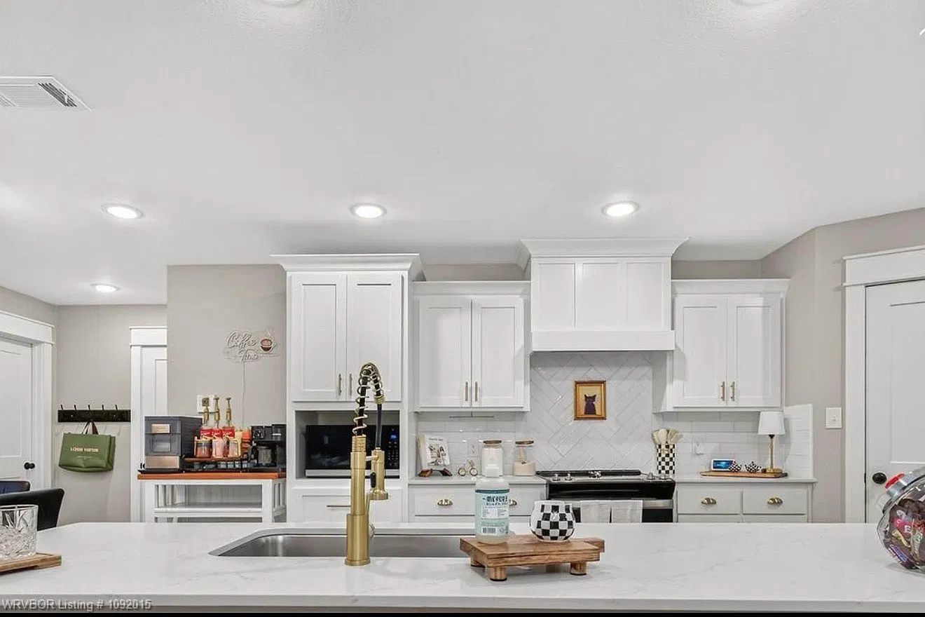 3 bed, 1909 sqft, $2,550 — Photo 4