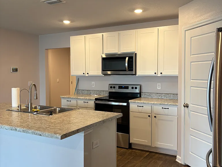 7589 Steeplechase Blvd — Photo 4