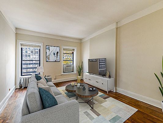 3rd image of 336 E 30th St #5F