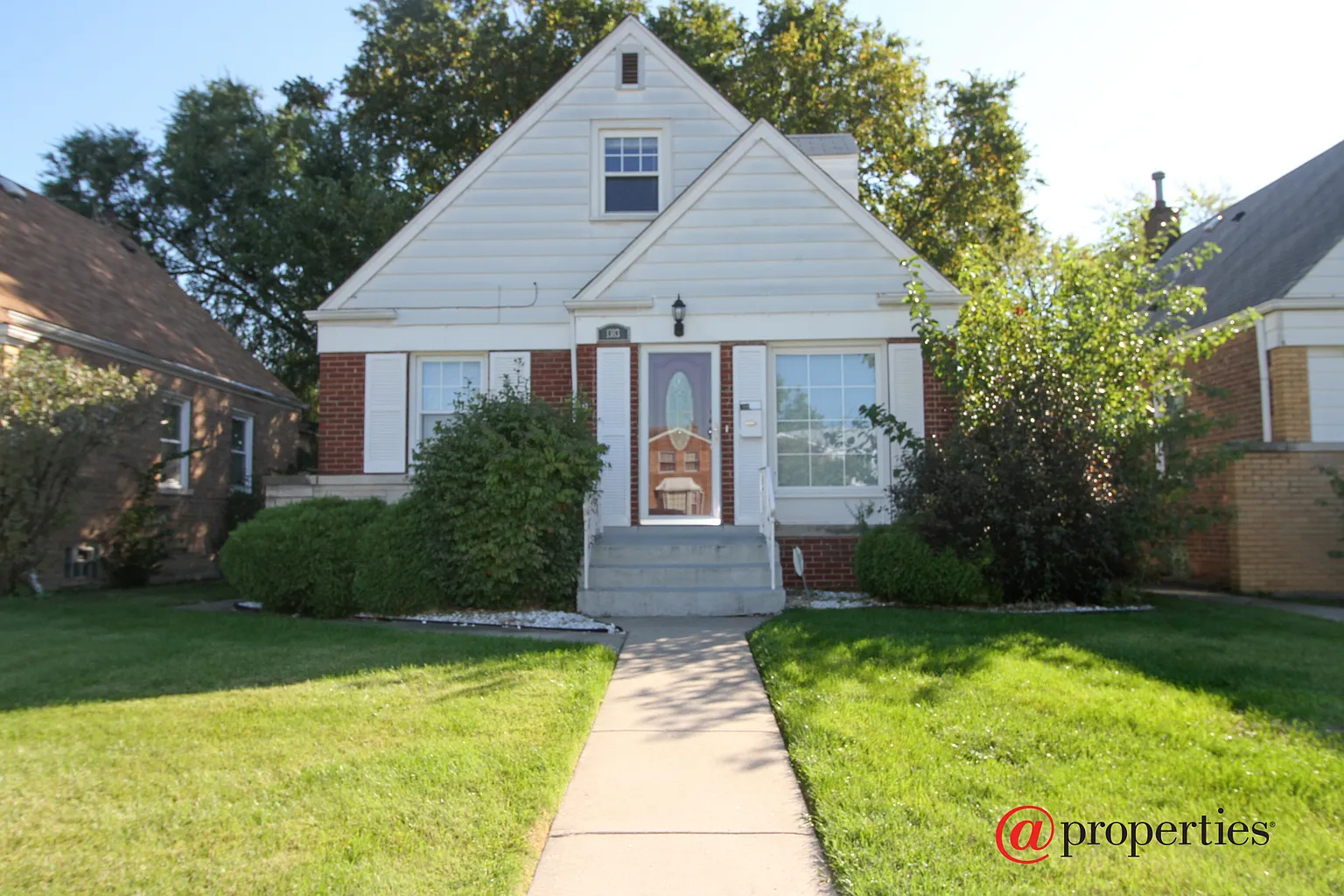 1383 Wentworth Ave photo 1