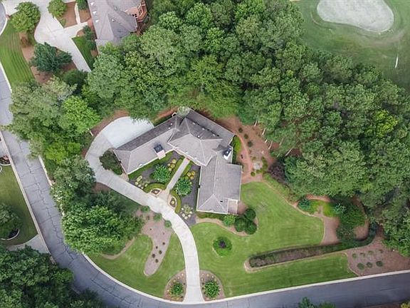 3rd image of 125 Broadmoor Dr