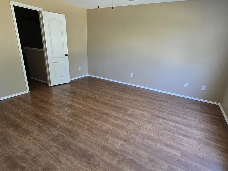 4512 Saddlebrook Dr — Photo 10