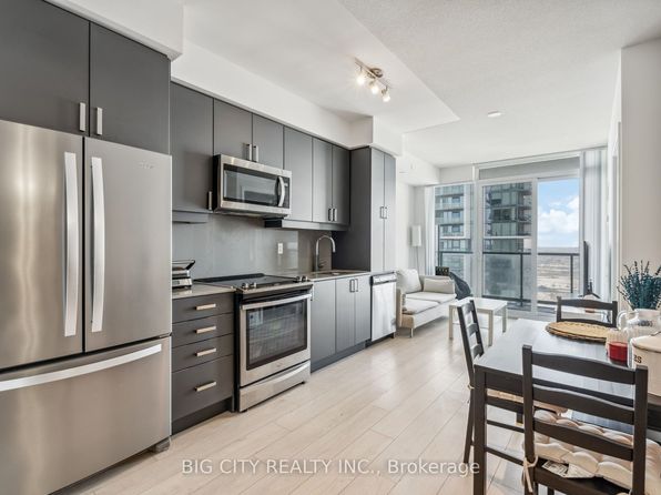 7895 Jane St #3211, Vaughan, ON L4K 0K2